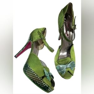 POETIC LICENCE Anthropologie green satin & sequin platform heels Size 7.5